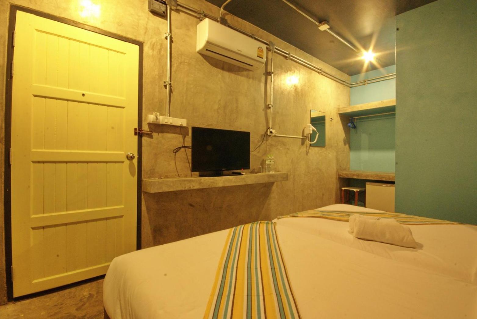 Seabox Khaolak Hostel Khao Lak Bagian luar foto